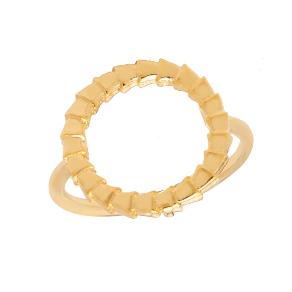 Dalasini Isiro Gold Vertebrae Ring Letter O