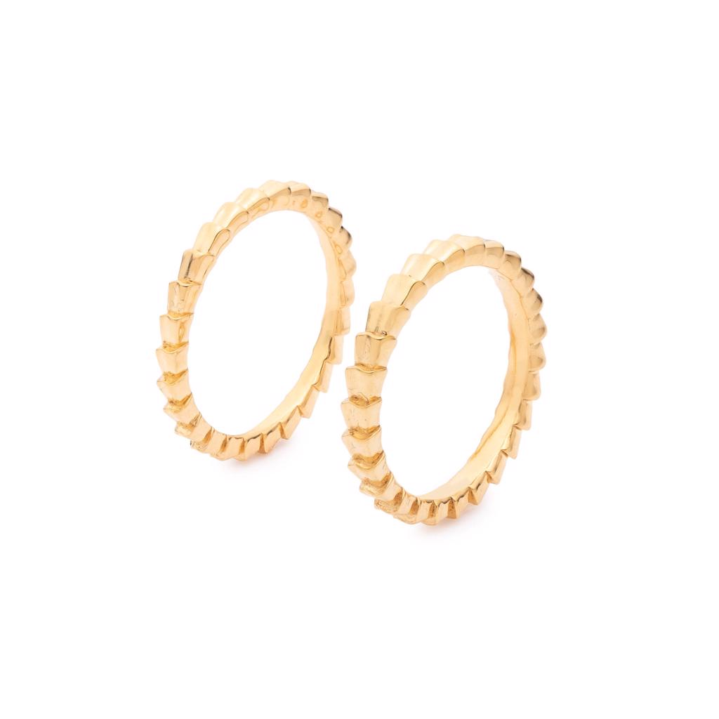 Dalasini Isiro Gold Vertebrae 2 and 3 MM Ring Comparison