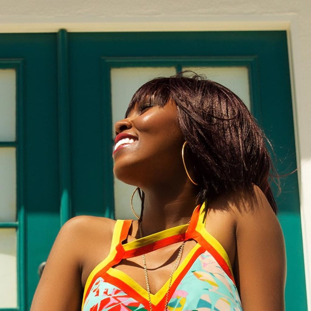 Model Wearing Dalasini Isiro Gold Vertebrae Hoops